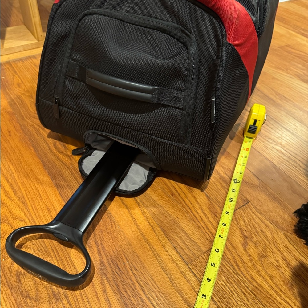 Tumi Black and Red Duffel Bag Durable Travel Essential - Picture 7 of 16